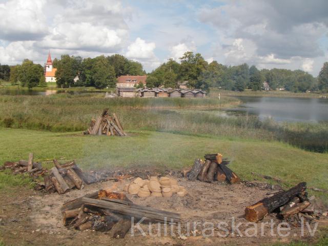 Dzelzs ieguve un podu apdedzināšana Āraišu ezerpilī